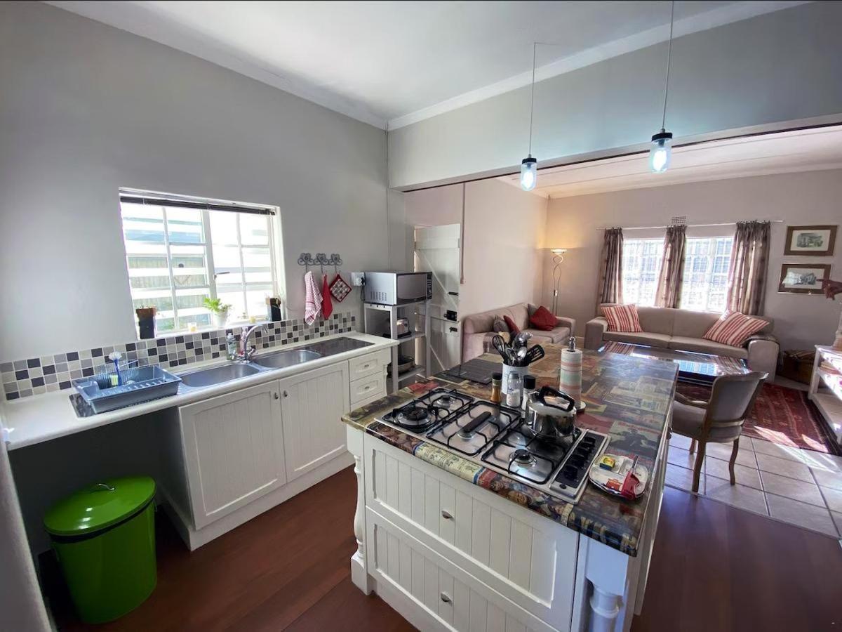 Olive And Vine Farm Cottage Franschhoek Oda fotoğraf